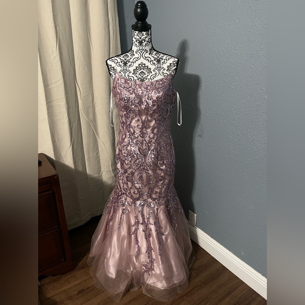 Long dress. Very pretty wore only once.